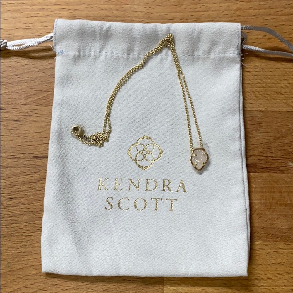 Kendra Scott necklace